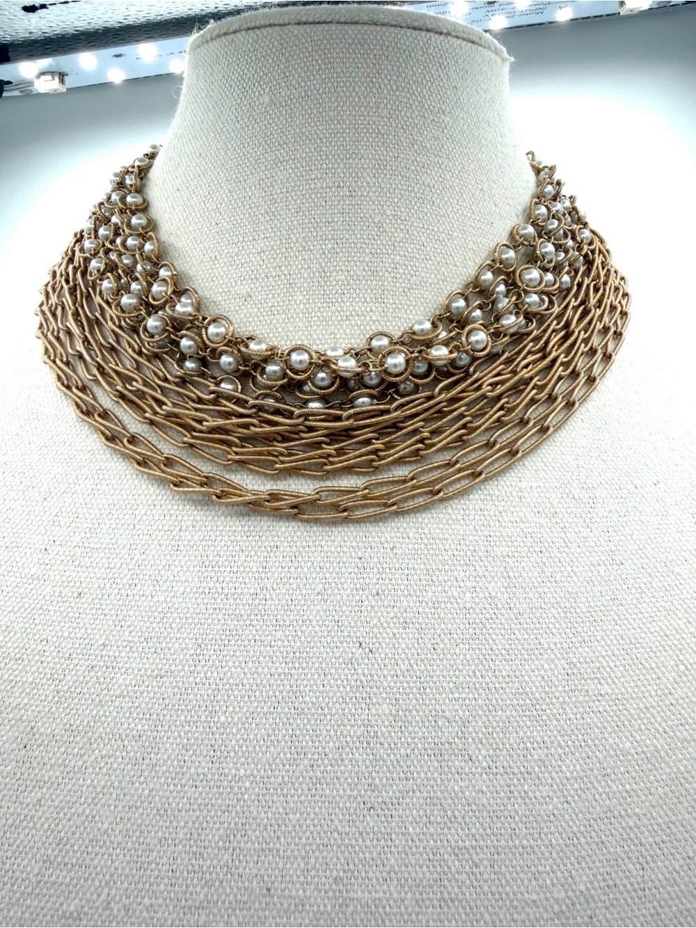 Vintage-style 60s Gold-Plated Mesh Link Chain Bib Necklace Faux Pearls Necklace